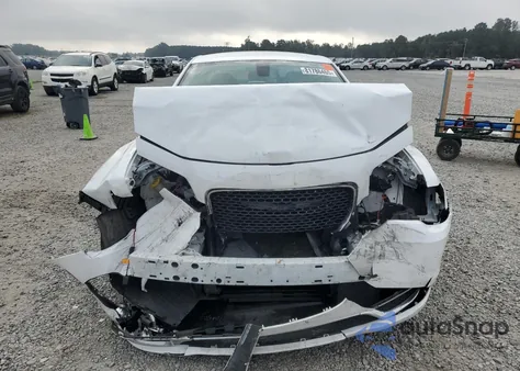 2018 Chrysler 300 Touring z USA, uszkodzony, nr VIN 2C3CCAAG7JH117887